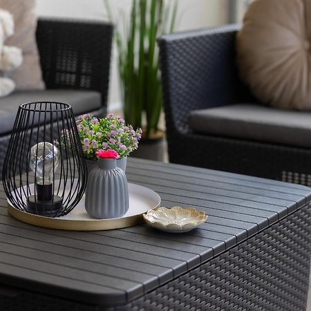 Deluxe Apartment Wronia 45 With Ac, Parking & Balcony By Renters Prestige Warsaw Exterior photo