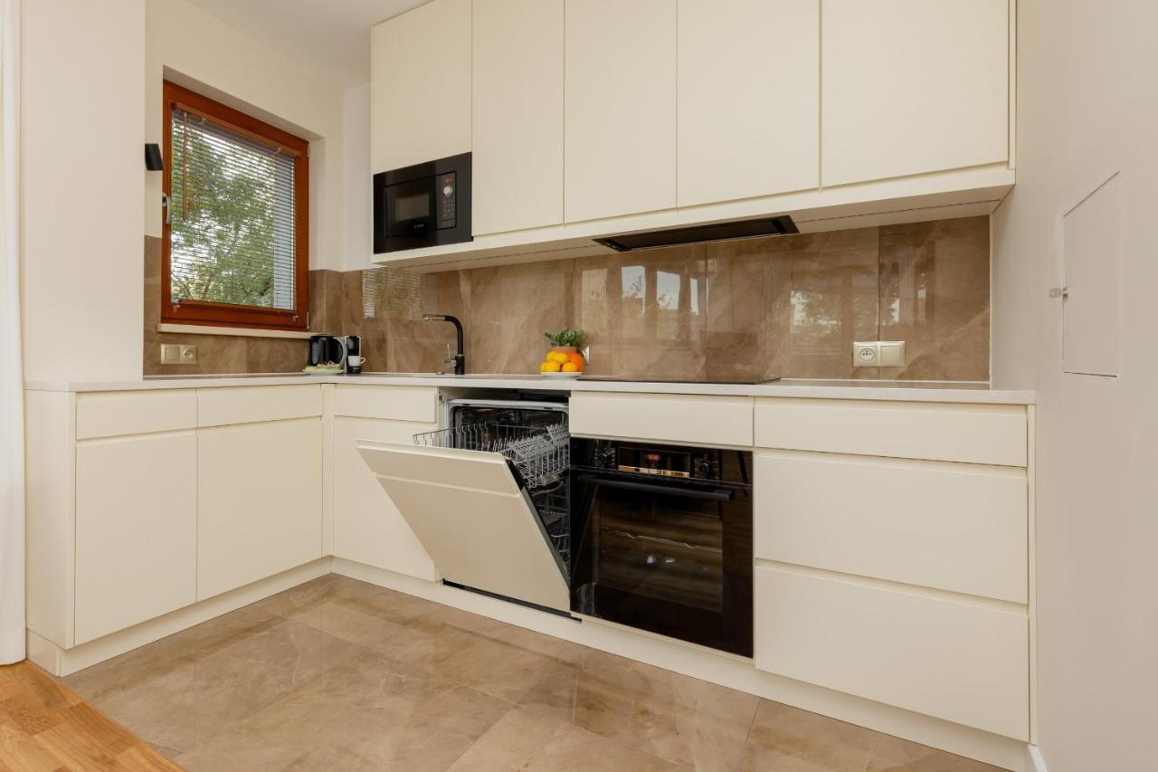 Deluxe Apartment Wronia 45 With Ac, Parking & Balcony By Renters Prestige Warsaw Exterior photo
